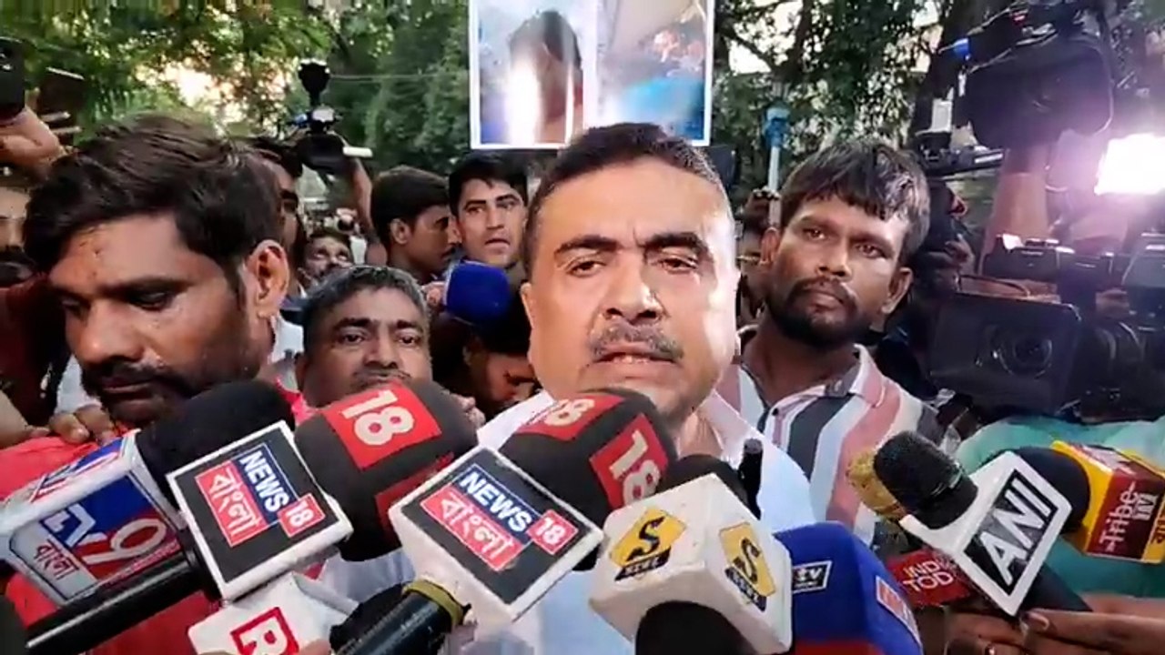 ‘৭৭-এ জরুরি অবস্থার সময়েও রাজভবনে এই ঘটনা ঘটেনি’, পুলিশি ব্যারিকেডে আটকে শুভেন্দুর কনভয়
