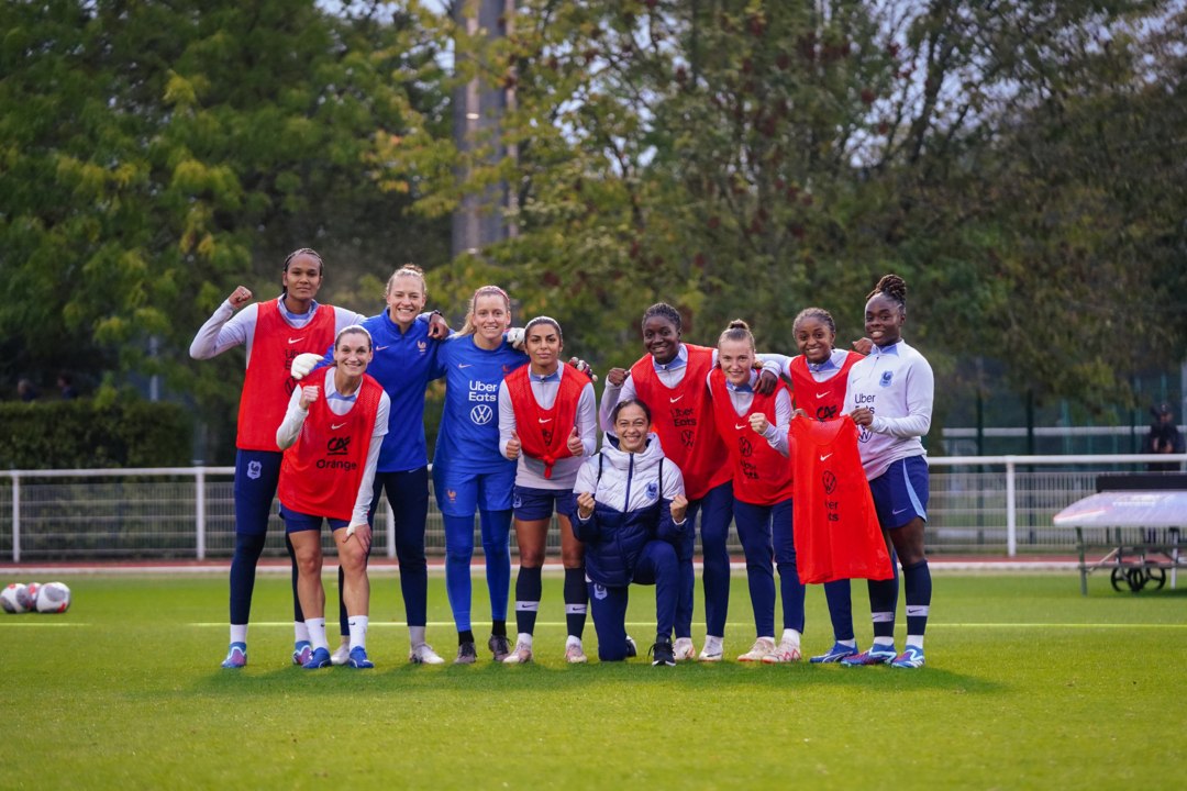 L'entraînement des Bleues devant leur public