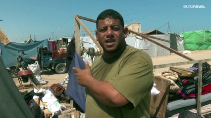 ببطون خاوية يستمر الفلسطينيون في رحلة النزوح هربًا من القصف