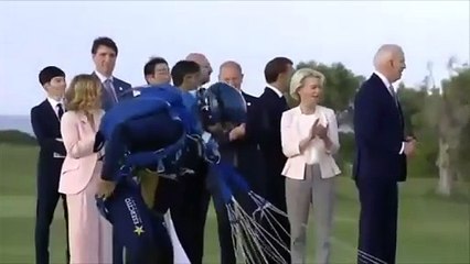 ABD Başkanı Biden bu kez de G7 zirvesindeki tuhaf hareketleriyle gündem oldu