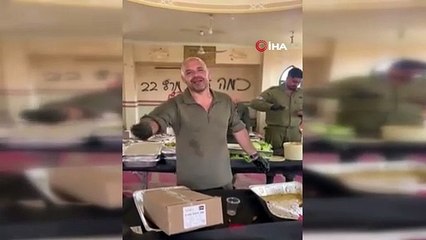 İsrail askerlerinden camide alçaklık! Utanmadan birde görüntülerini yayınladılar