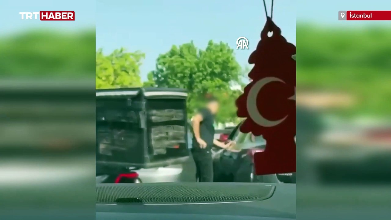 İstanbul'da trafikte sürücüye bıçaklı saldırı: O anlar kamerada