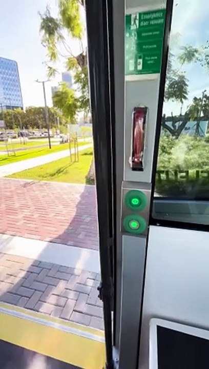 El primer colectivo eléctrico inteligente de Latinoamérica ya recorre el Parque de Innovación ubicado frente al estadio de River Plate, en Buenos Aires.  Este bus forma parte de un proyecto de investigación que llev