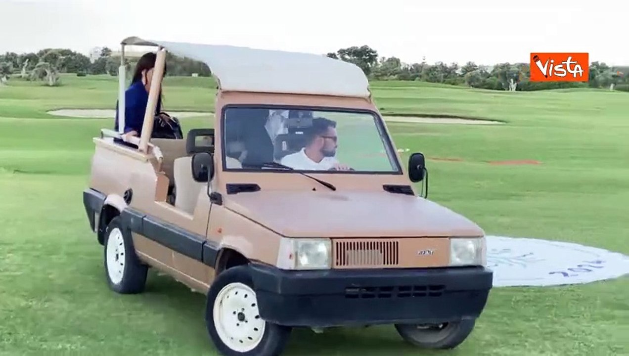 I leader del G7 arrivano a bordo di auto vintage sul prato di Borgo Egnazia