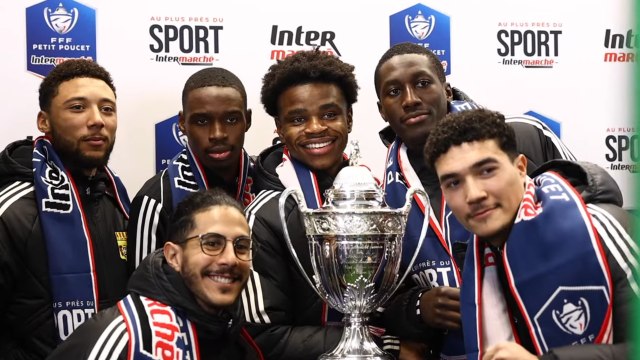 Remise de maillots à Saint-Priest pour les 16es