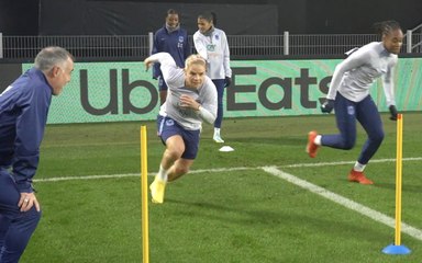 FR 0:07 / 3:51 Sur la pelouse du Roazhon Park, avant France-Autriche