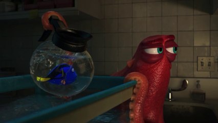 Sesame Street: Elmo Octopus In The Sink.
