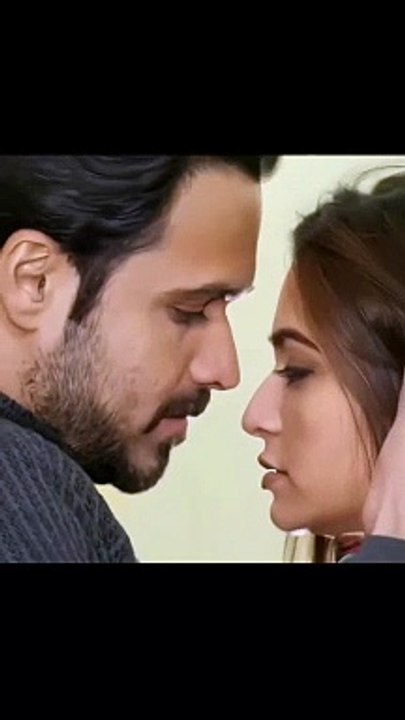 Emraan hashmi Hot Kissing