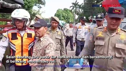 下载视频: Kocar-kacir, Jukir Liar Kabur Sembunyi Terjaring Razia Petugas Gabungan di Kembangan