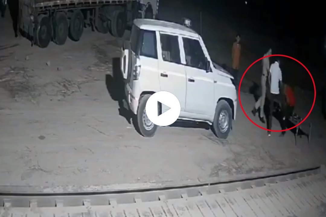 Rajasthan: डिप्टी SP की दबंगई आई सामने, सो रहे युवक को पहले जमकर पीटा, फिर घसीटते हुए ले गया थाने; VIDEO वायरल