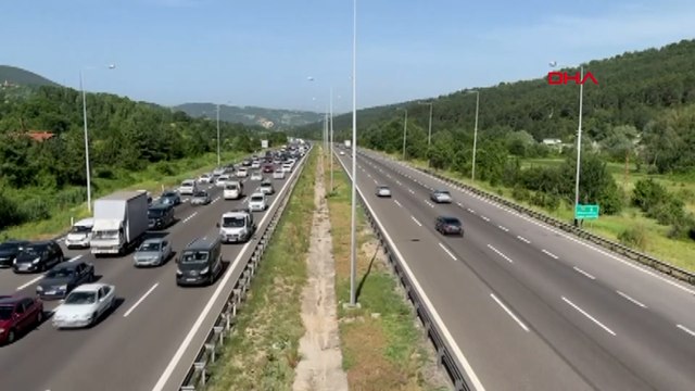 Anadolu Otoyolu'nun Bolu geçişinde bayram tatili trafiği