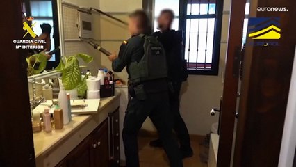 شاهد: الشرطة الإسبانية تفكك عصابة لتجارة الكوكايين في أوروبا