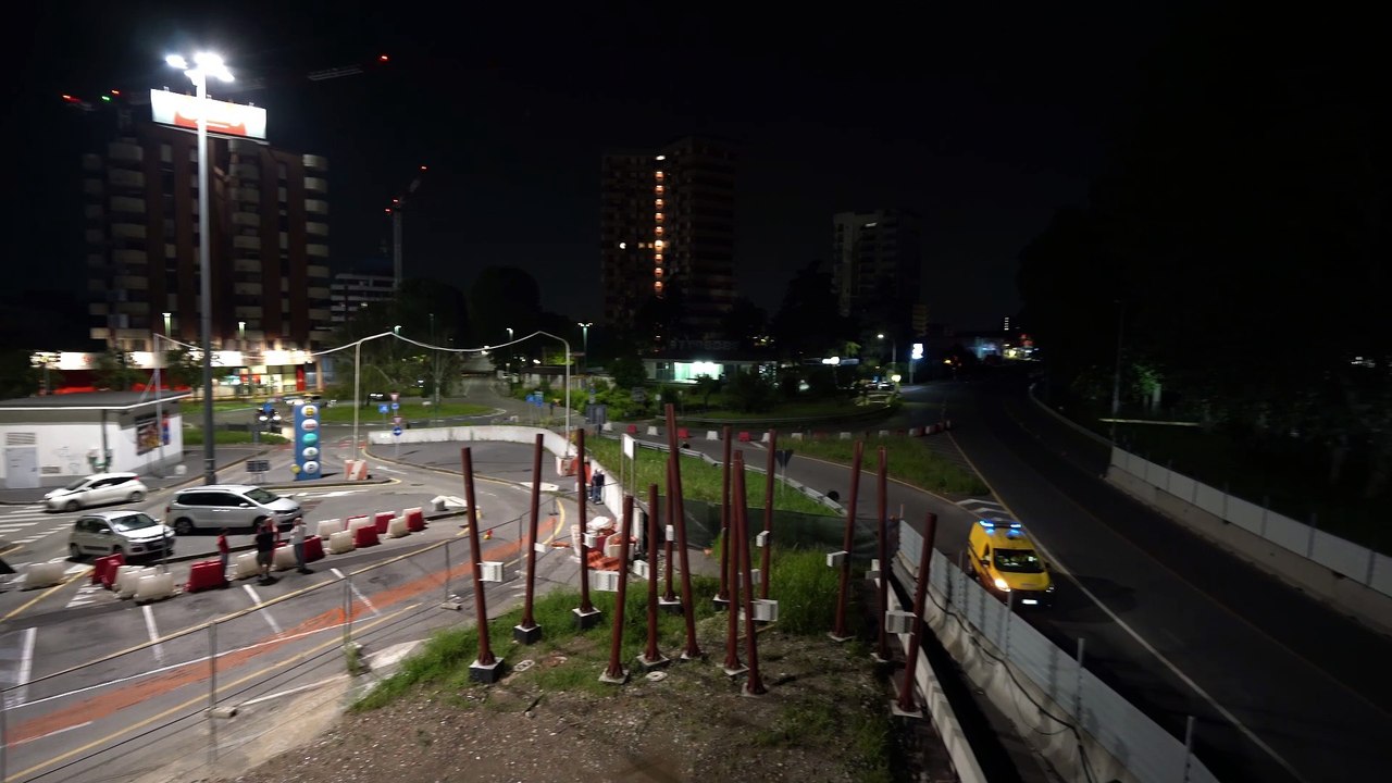 Il video della posa della passerella a Cinisello: 82 tonnellate ed ? lunga 63 metri