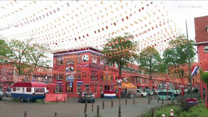 Χάγη: Έβαψαν ολόκληρη γειτονιά στα χρώματα της εθνικής Ολλανδίας