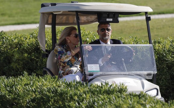 Fiat 500 custom per Meloni e Fiat Panda vintage versione golf club: L'accoglienza made in Italy al G7