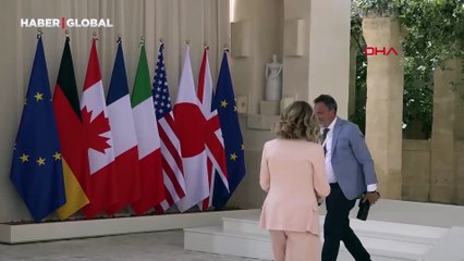 İtalya Başbakanı Meloni, Biden’ı beklerken sıkıldı, selfie çekti