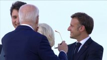 Los líderes del G7 asisten a un espectáculo de paracaidismo en la cumbre de Italia
