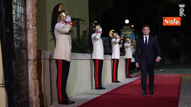 G7, Macron arriva senza la consorte alla cena da Mattarella al Castello Svevo di Brindisi