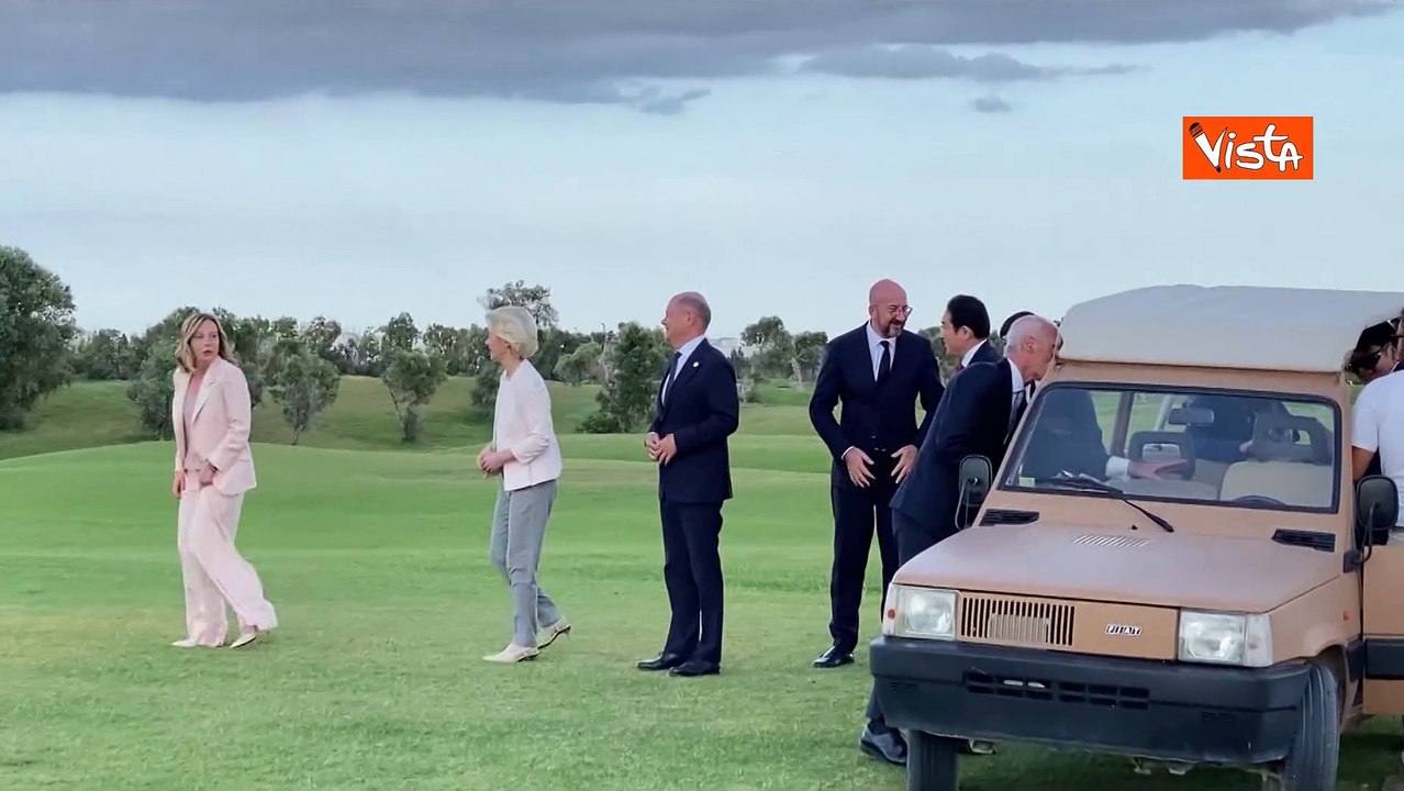 G7, una "vecchia Panda" cabrio porta il Primo Ministro Kishida sul prato di Borgo Egnazia