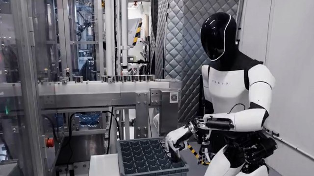 Optimus, el robot humanoide de Tesla, ya trabaja en sus fábricas