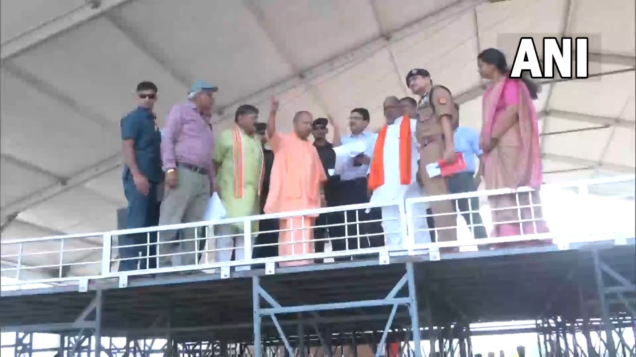 योगी आदित्यनाथ ने प्रधानमंत्री नरेंद्र मोदी के दौरे से पहले कार्यक्रम स्थल का निरीक्षण किया
