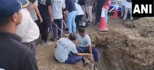 अमरेली के सुरगापारा गांव में एक बच्ची 45-50 फीट गहरे बोरवेल में गिर गई