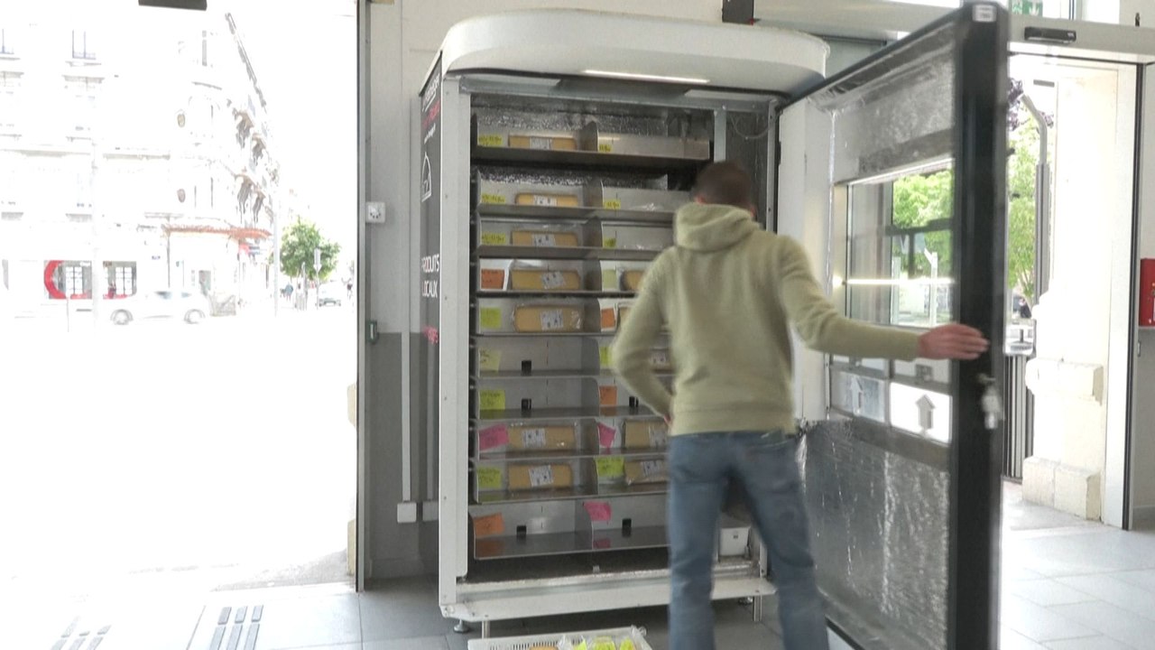 Un distributeur de fromage dans une gare française