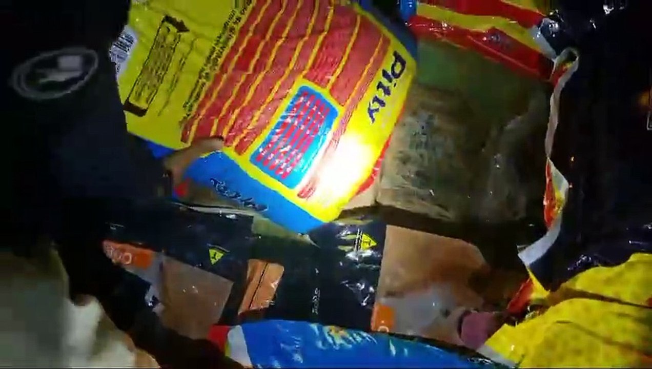 PRF apreende mais de 7 toneladas de maconha na PR-218; a droga estava em uma carga de ração