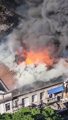 Incêndio de grandes proporções atinge imóvel em Petrópolis