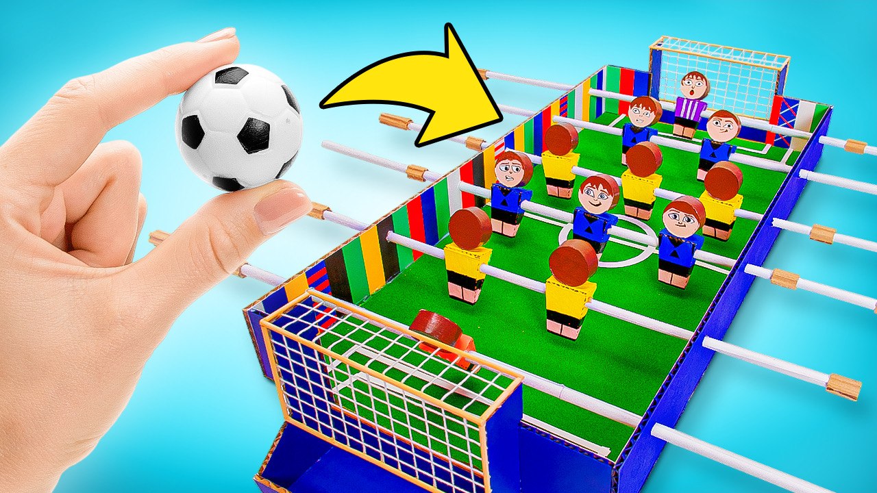 Jouons au football à la maison ⚽ Un baby-foot DIY facile en carton !