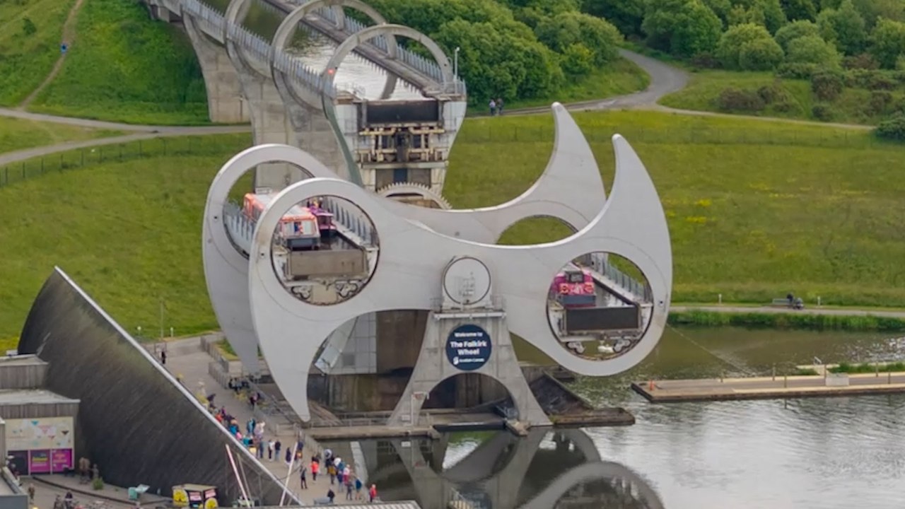 Amazing timelapse footage shows Falkirk Wheel in operation - video ...