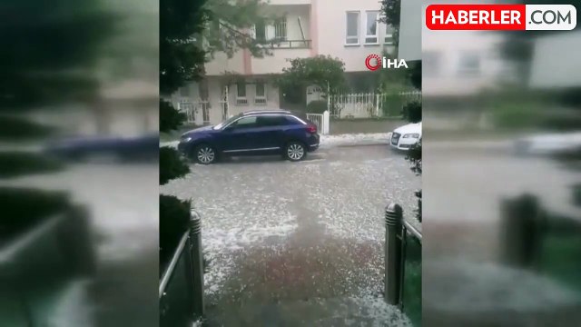 Ankara'yı sağanak yağış ve dolu vurdu! Yollar göle döndü, ağaçlar devrildi