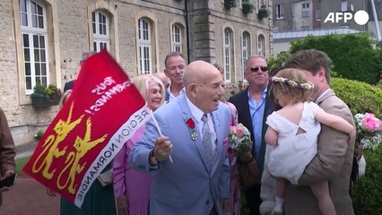 Normandy: A US veteran centurion and his fiance say “I do”