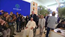 El papa y Milei se abrazan al encontrarse en la cumbre del G7 en Italia