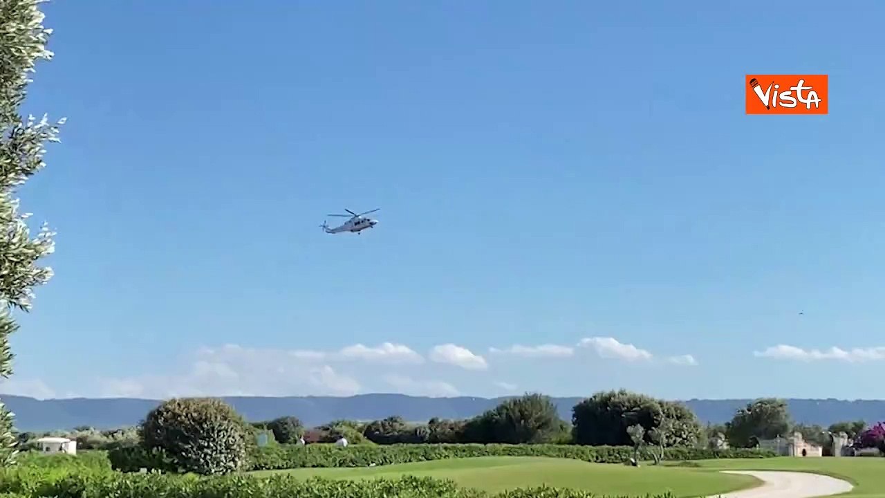 G7, le immagini dell'atterraggio dell'elicottero del Papa a Borgo Egnazia