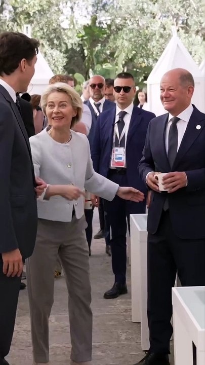 #Insolite Au deuxième jour du #sommet du #G7 en #Italie les #dirigeants des 7 pays du G7 #chantent joyeux #anniversaire pour le #Chancelier #allemand Olaf #Scholz qui fête  ce 14 juin ses 66 ans.