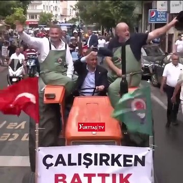 Özgür Özel, Tekirdağ'daki Buğday Mitingi için alana traktörle geldi