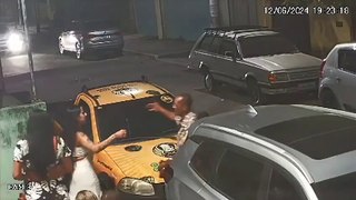 Policial troca tiro com criminosos em tentativa de assalto no RJ