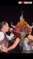 Nodal y Ángela Aguilar se dan su primer beso