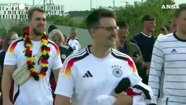 Euro 2024, i tifosi di Germania e Scozia arrivano allo stadio
