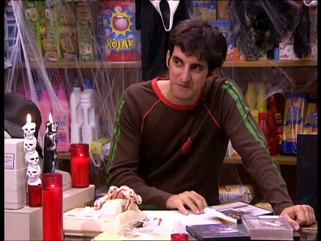 Aqui no hay quien viva 1x9 Erase una de miedo