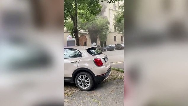 Incendio a Milano: le fiamme che avvolgono il palazzo di via Fra Galgario