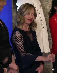 Meloni'nin Macron'a bakışları dünyanın gündeminde! İşte o anlar...