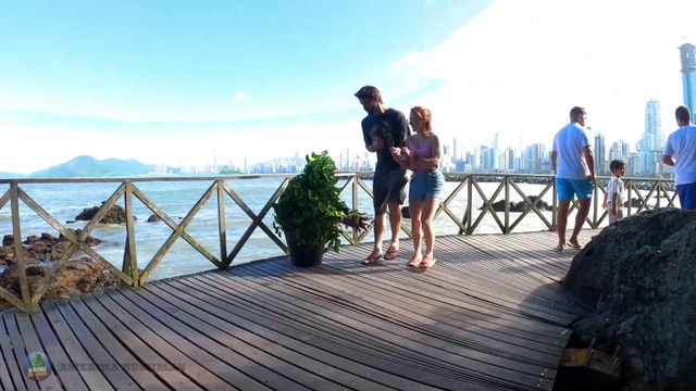 BEST SCARES OF ON THE BEACH INSANE SCREAMS! CRAZY MOMENTS! Pranks HILARIOUS REACTIONS |Dew_Factz Dew_Factz