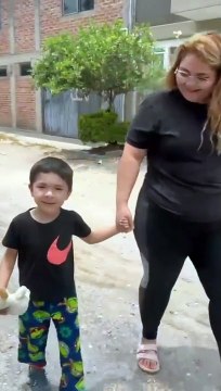 Con moretones, golpes y marcas de sogas en las muñecas, esta madre encontró a su hijo al recogerlo de la guardería, por lo que busca justicia