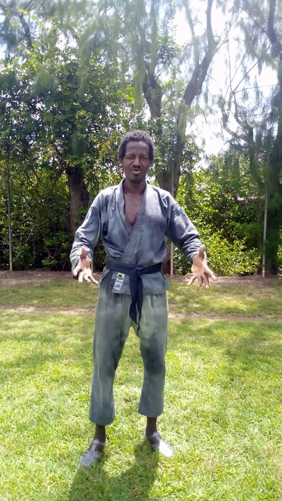 Le karaté militaire d himmoris Martinica. Cercle gèsé poing pieds.