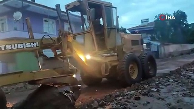 Kuvvetli yağış sele neden oldu, köy yolları bozuldu