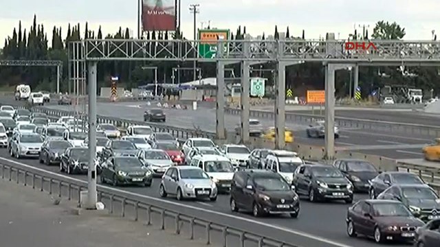 İstanbul'da, Kurban Bayramı tatili sebebiyle otoyollarda yoğunluk yaşanıyor