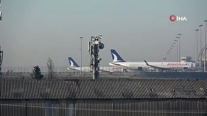 İstanbul'daki fırtınanın yolcu uçağına zor anlar yaşattığı anlar telsize yansıdı