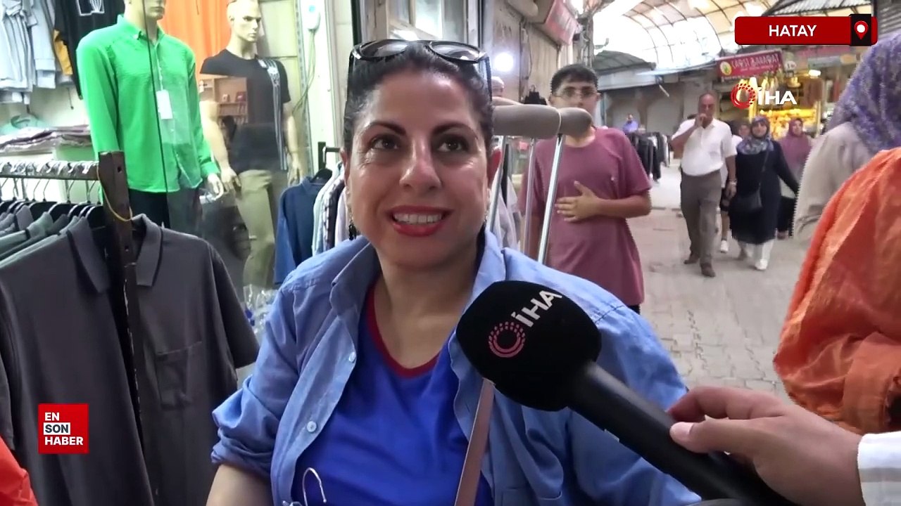 Hatay'da depremin yıktığı çarşıda bayram alışverişi